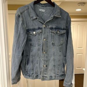 Jean jacket with white fringe on arms